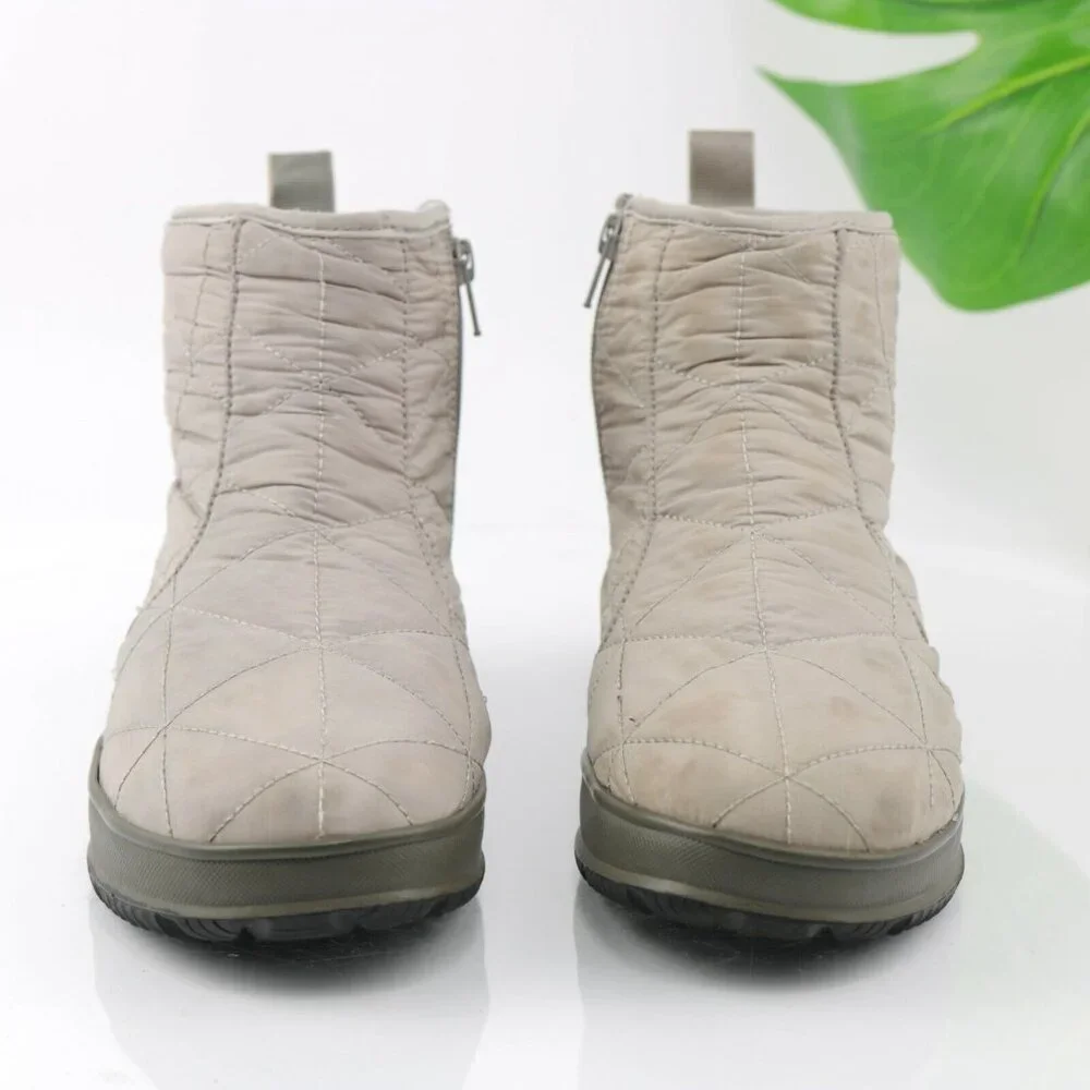 Bogs‎ Womens Snowday Boot Size 7 Waterproof Gray Beige Quilted Insulated Bootie